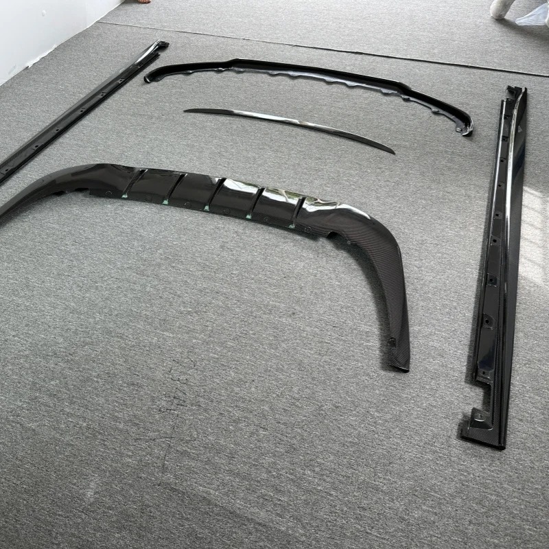 Dry Carbon Fiber Small Surround Body Kit for  Flying Spur 20 Upgrade Front Lip Rear Diffuser Side Skirts and Rear wings